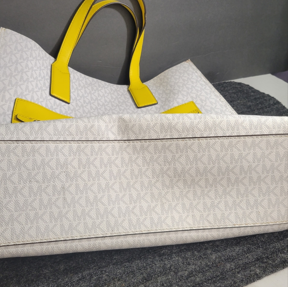 Michael Kors Kenly Large Signature Logo Tape Tote Bag - Picture 11 of 11